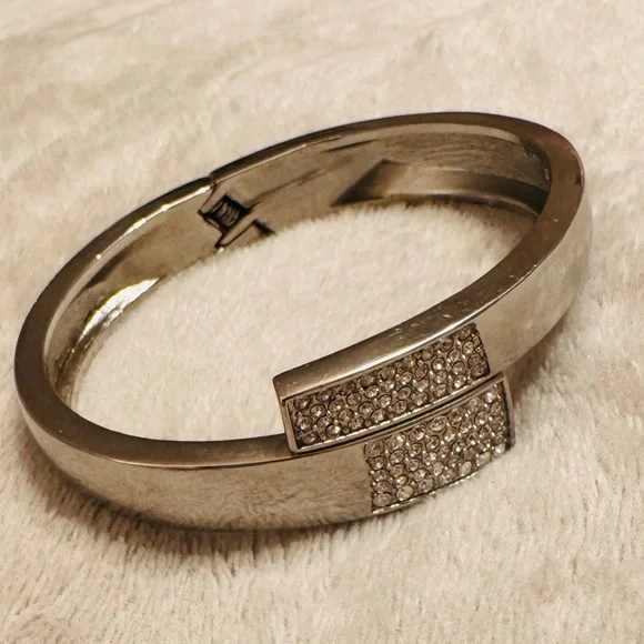 Lia Sophia “Debbie” Cut Crystal Silver Bracelet - Picture 5 of 6